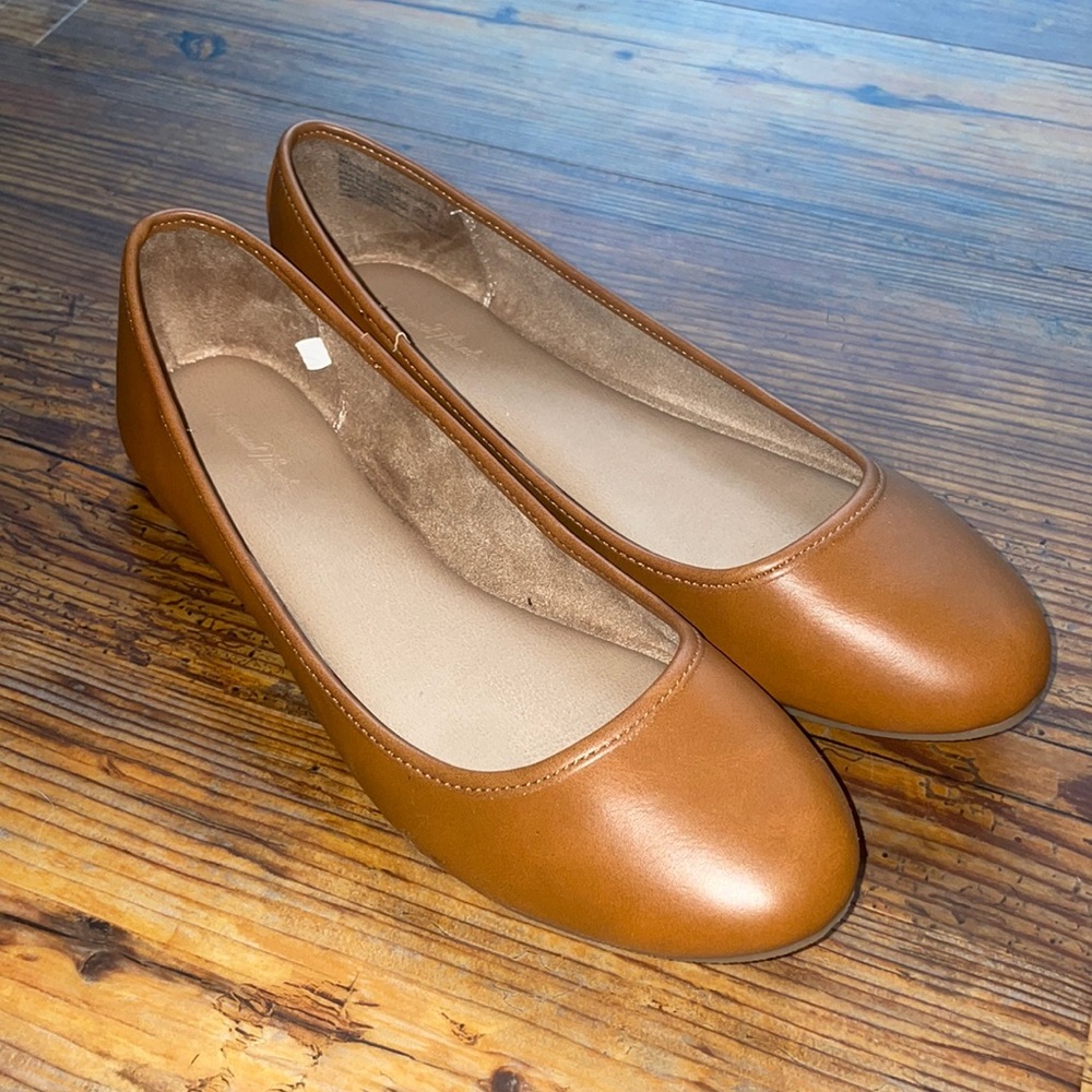 LIKE NEW Brown Flats